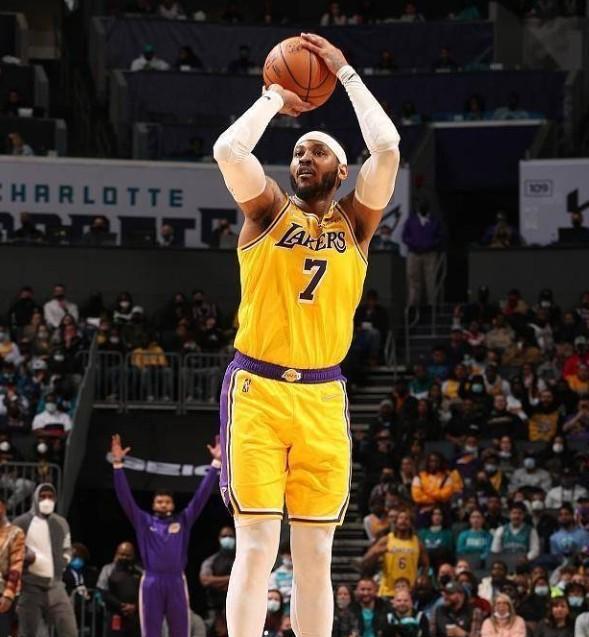 场上的三次, 会上, src