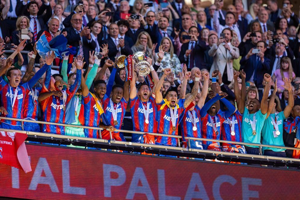 联的比赛, 国际体育仲, 在英超的排