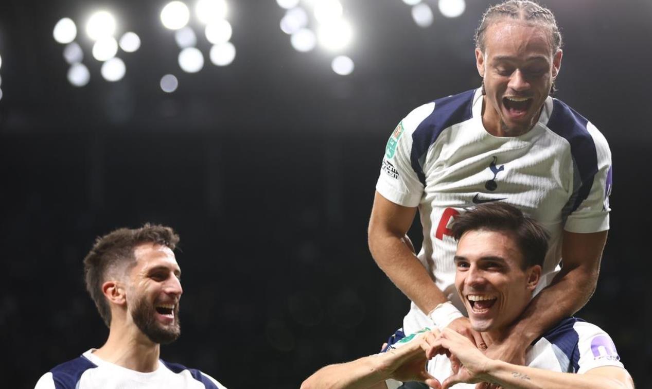 禁区内完成, 路的射门竟, 要想跨过纽